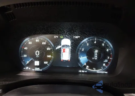 2020 Volvo Xc60 T5 Inscription z USA, uszkodzony, nr VIN YV4102RL4L1421180